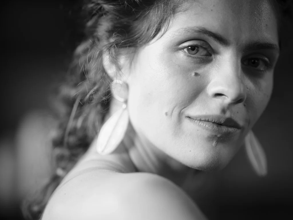 Sarah Bugar auf Usedom Februar 2024 Künstlerportrait Musiker Sarah Bugar Konzertfotografie